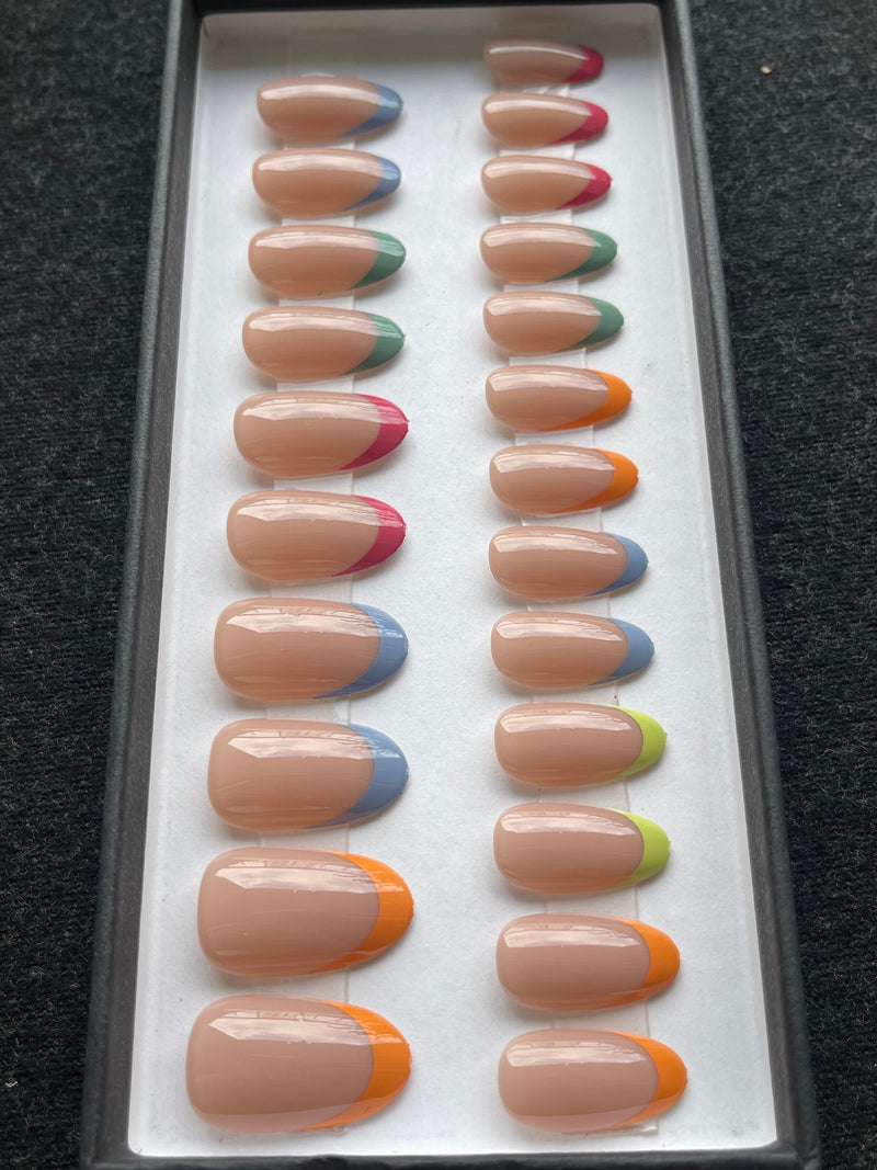 Colored French - Glänzend Mandel
